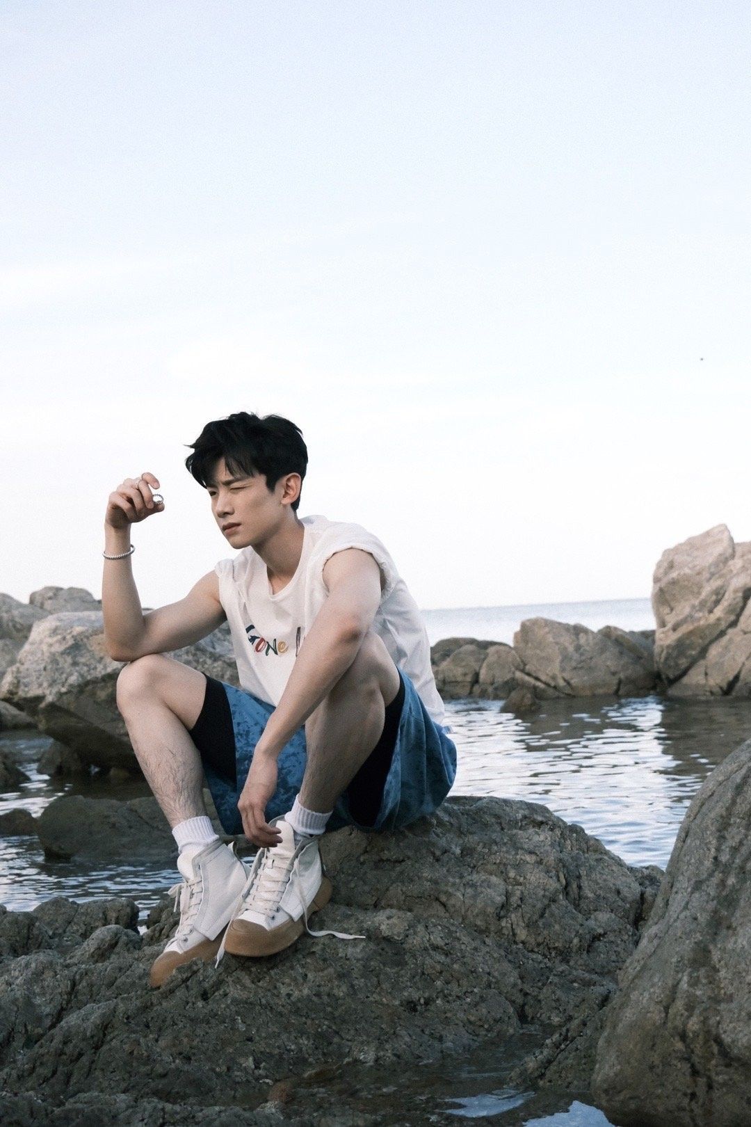 Chẳng cần tạo dáng, gió tự điều khiển