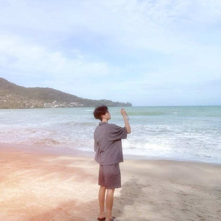 Tóc rối nhẹ vì gió, không phải lo