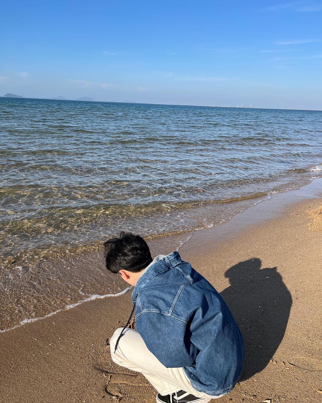 Biển rộng, lòng cũng muốn mở ra