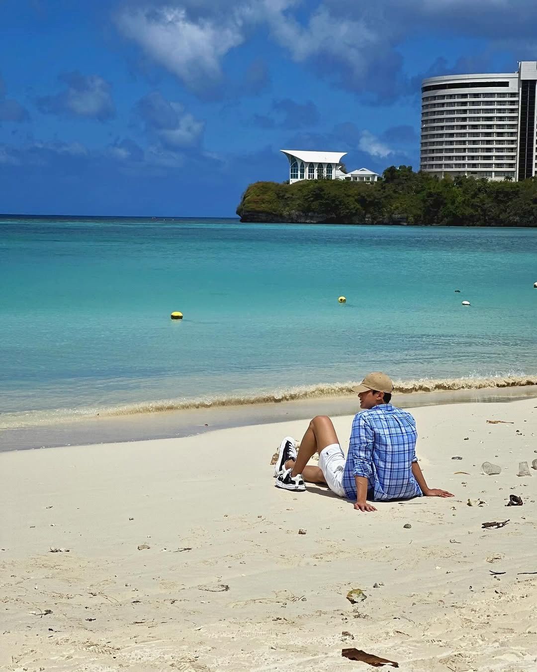 Biển xanh đó, còn lòng mình thì đang xám