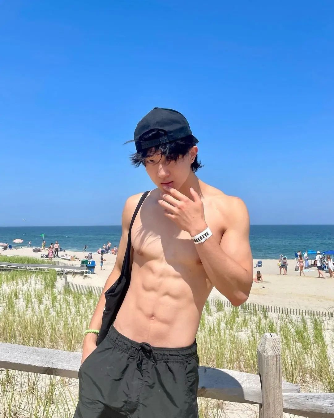 Cát dưới chân và gió trên tóc, thế là đủ