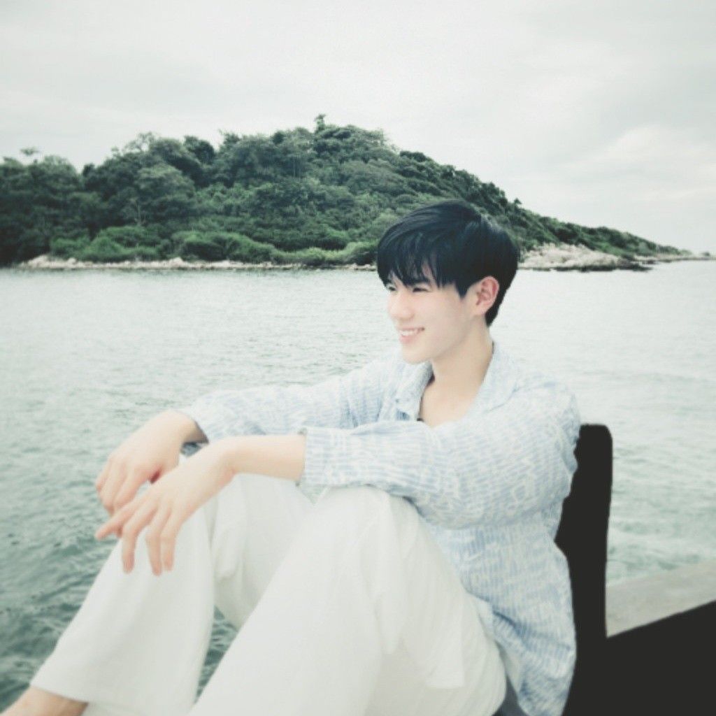 Không cần mỉm cười, gió làm hộ rồi