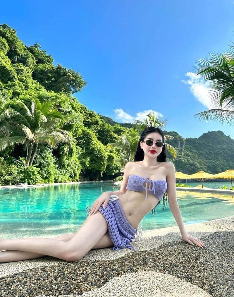 Ảnh gái xinh với vòng eo thon gọn