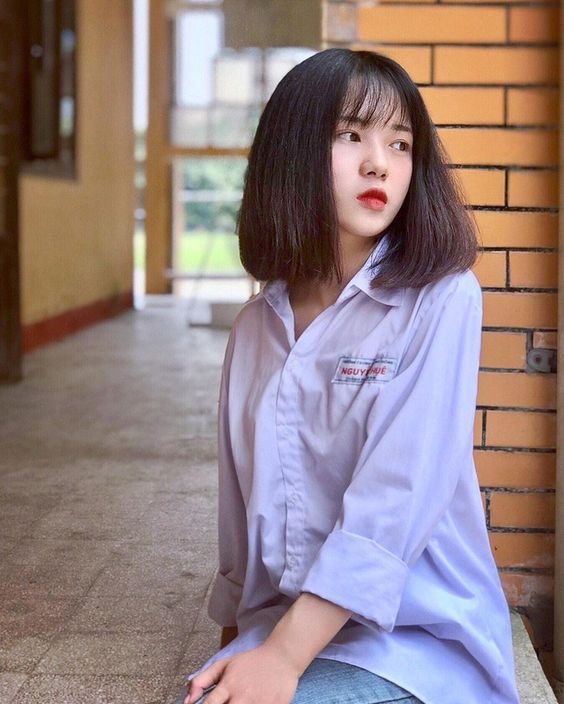 Avatar gái xinh k10 trong màu áo đồng phục