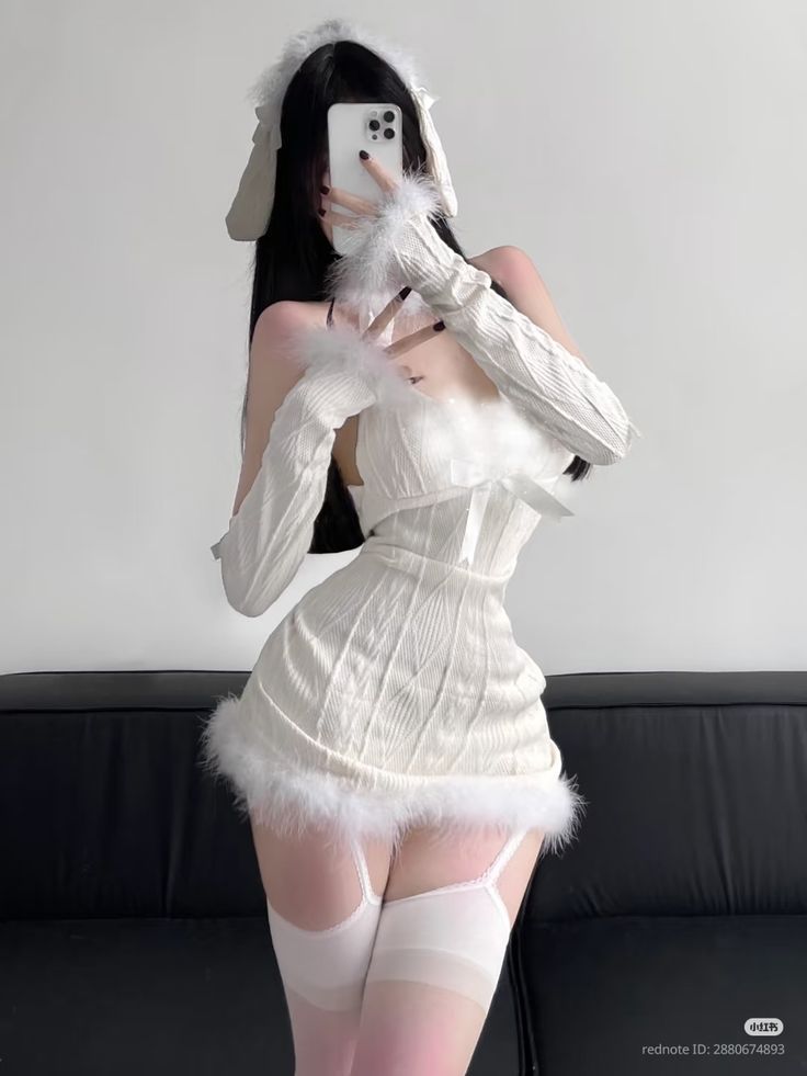 Ảnh gái váy ngắn luôn giữ được sức hút vượt thời gian