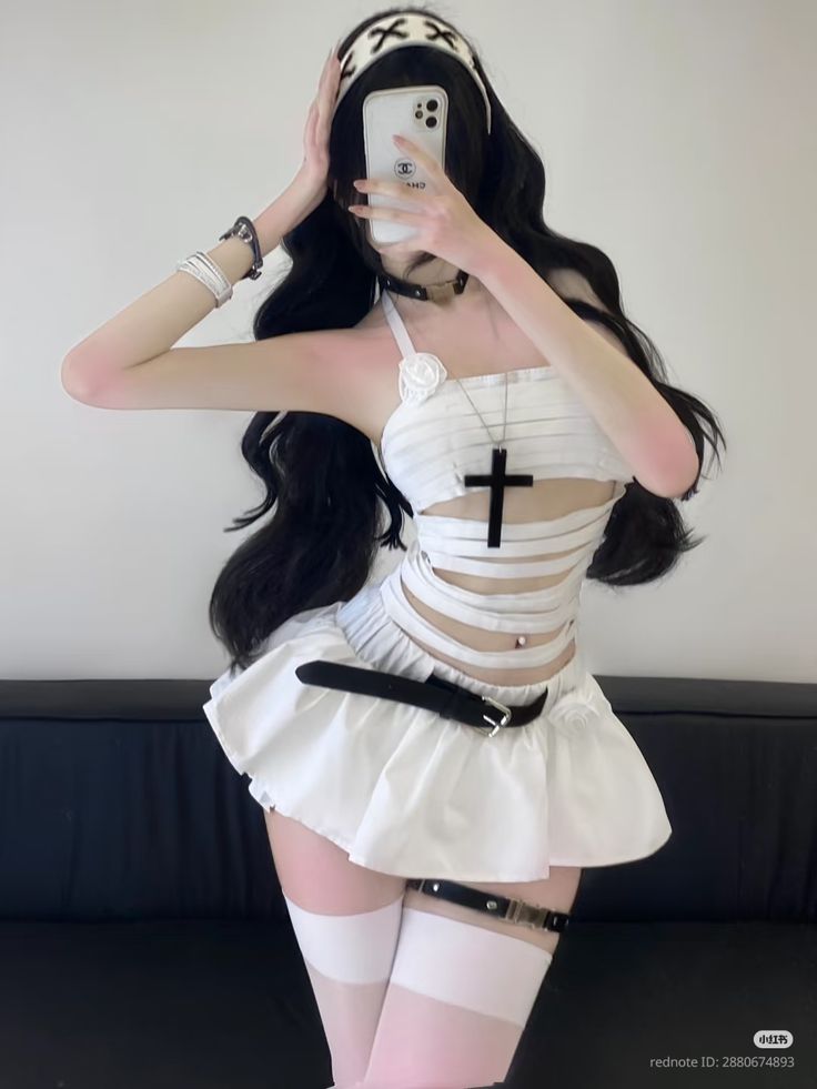 Vẻ đẹp váy ngắn mang lại cảm giác vừa hiện đại vừa tinh khôi