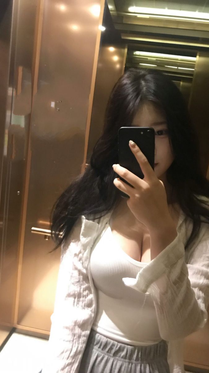 Vẻ đẹp dịu dàng trong sáng trong ảnh gái xinh 2k6 thật nổi bật