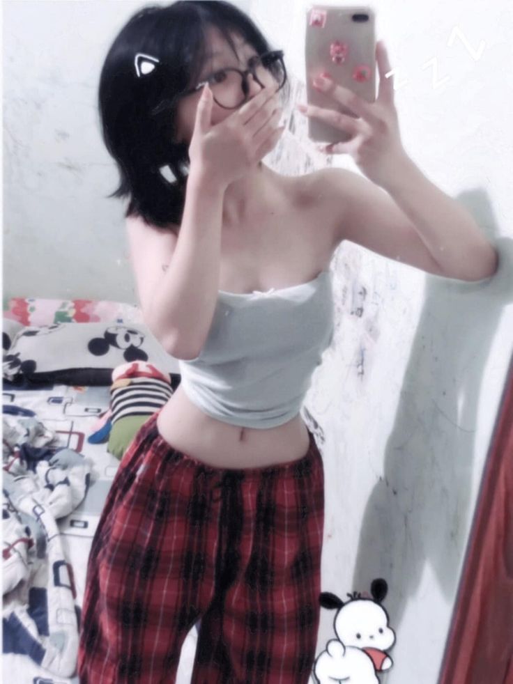 Ảnh gái 2k6 che mặt