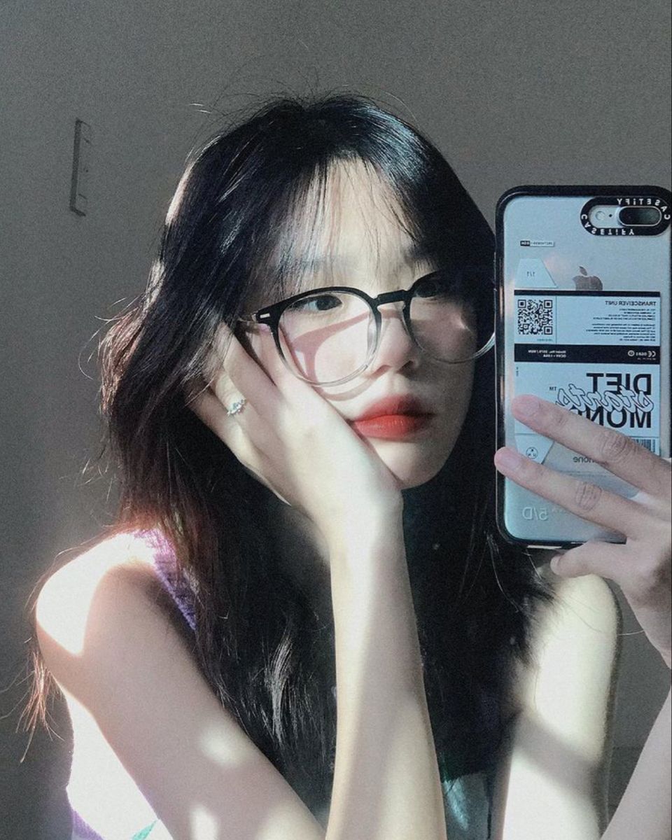 Vẻ đẹp trẻ trung duyên dáng trong ảnh gái xinh 2k6 thật nổi bật