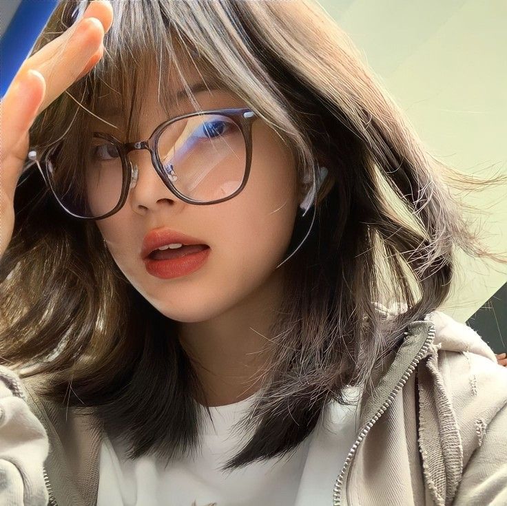 Ảnh gái xinh 2k6 dịu dàng khoe nụ cười rạng rỡ làm tim người loạn nhịp