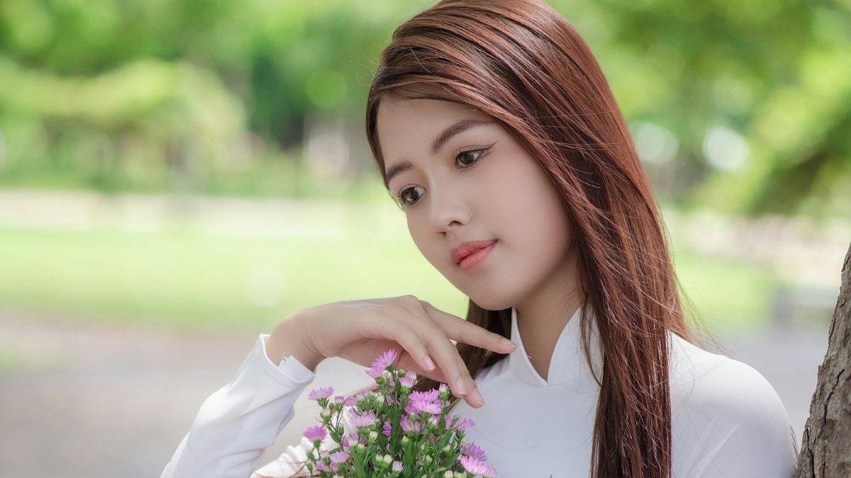 Ảnh dáng gái xinh che mặt tạo cảm giác bí ẩn và lôi cuốn