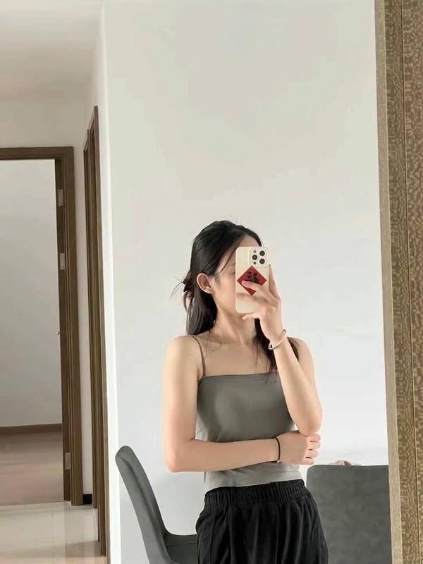 Ảnh cô gái xinh đẹp buồn rầu