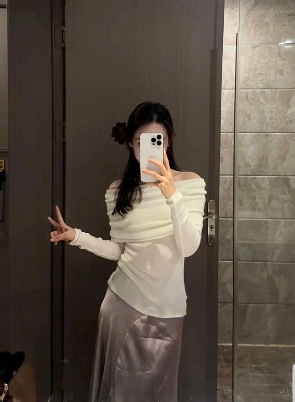 Gái xinh chụp hình tạo cảm giác gần gũi