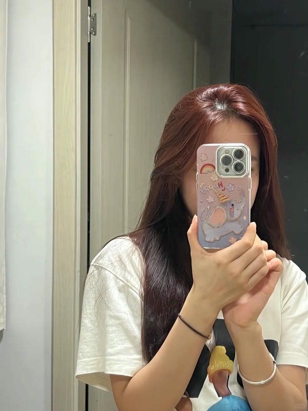 Gái đẹp chụp hình thể hiện sự tự tin