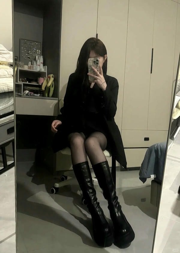 Ảnh gái chụp dáng che mặt sáng tạo