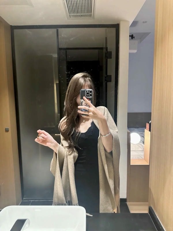 Ảnh gái xinh chụp hình trước gương đẹp