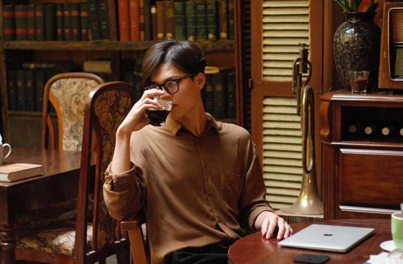 cách chụp ảnh với kính râm chất