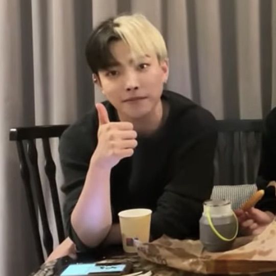 Meme thích thể hiện sự trẻ trung sôi nổi của cộng đồng mạng trong từng biểu cảm