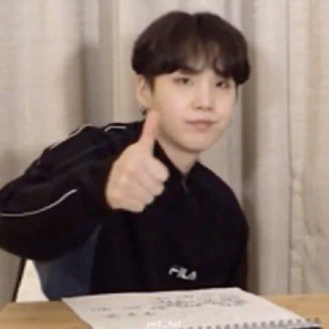 Meme like được chia sẻ rầm rộ trên nhiều nền tảng như Facebook, TikTok, Zalo