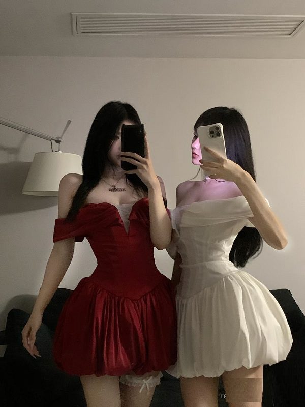 Ảnh gương giấu mặt với outfit màu trung tính