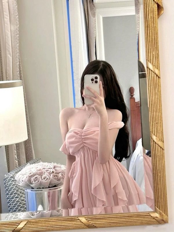 Hình chụp gương trong gương lớn giấu mặt hoàn toàn