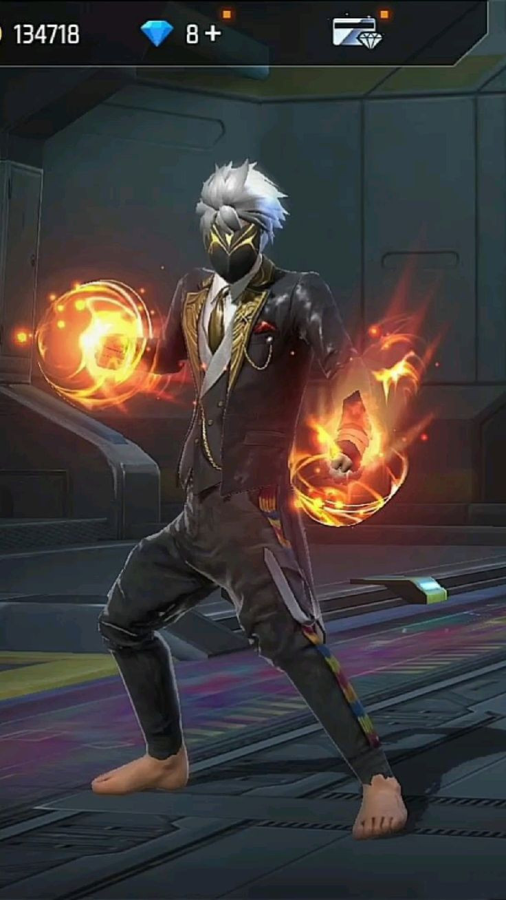 Nữ nhân vật Free Fire trong trang phục quân đội, tay cầm súng bắn tỉa, sẵn sàng hành động