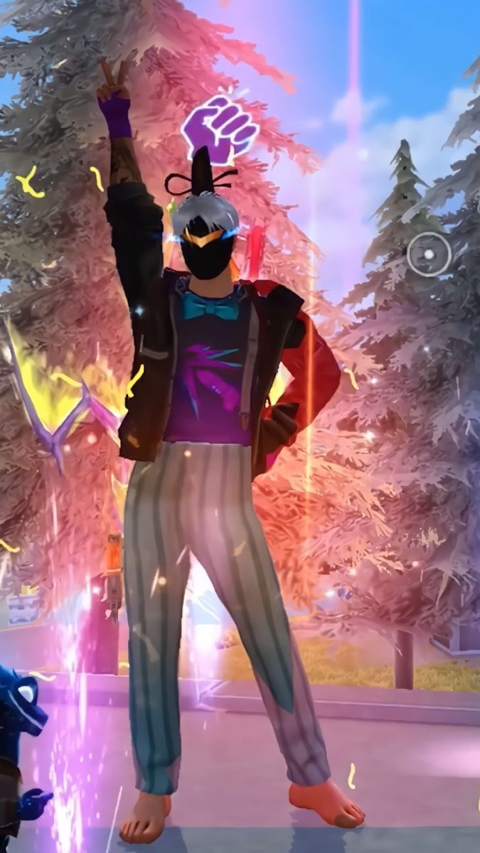 Ảnh FF nữ ngầu với bộ trang phục chiến đấu màu be, mái tóc bạch kim, toát lên vẻ bí ẩn