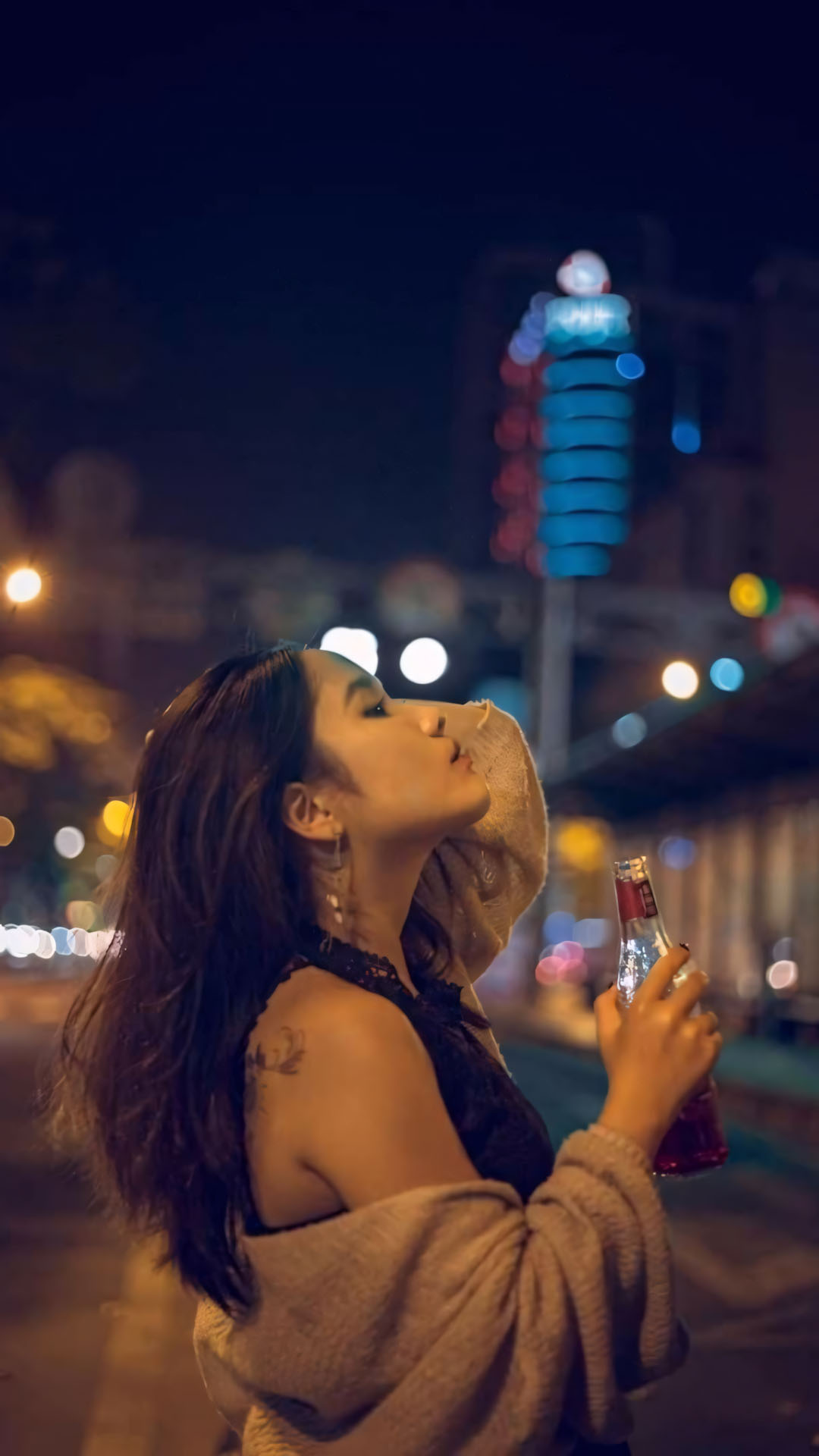 Anh con gai buon uong ruou che mat 1920px 1080px full hd 6