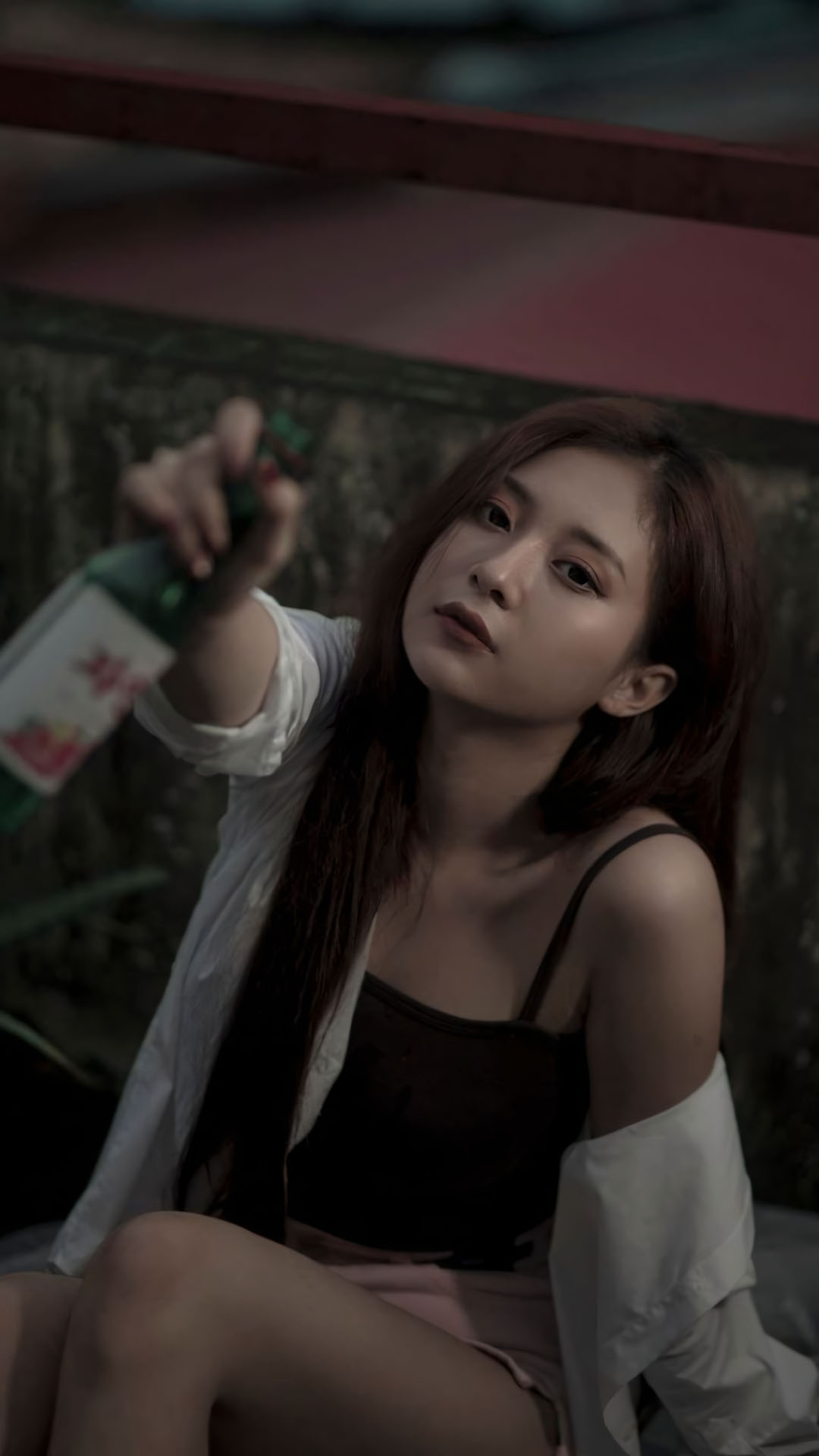 Anh con gai buon uong ruou che mat 1920px 1080px full hd 18