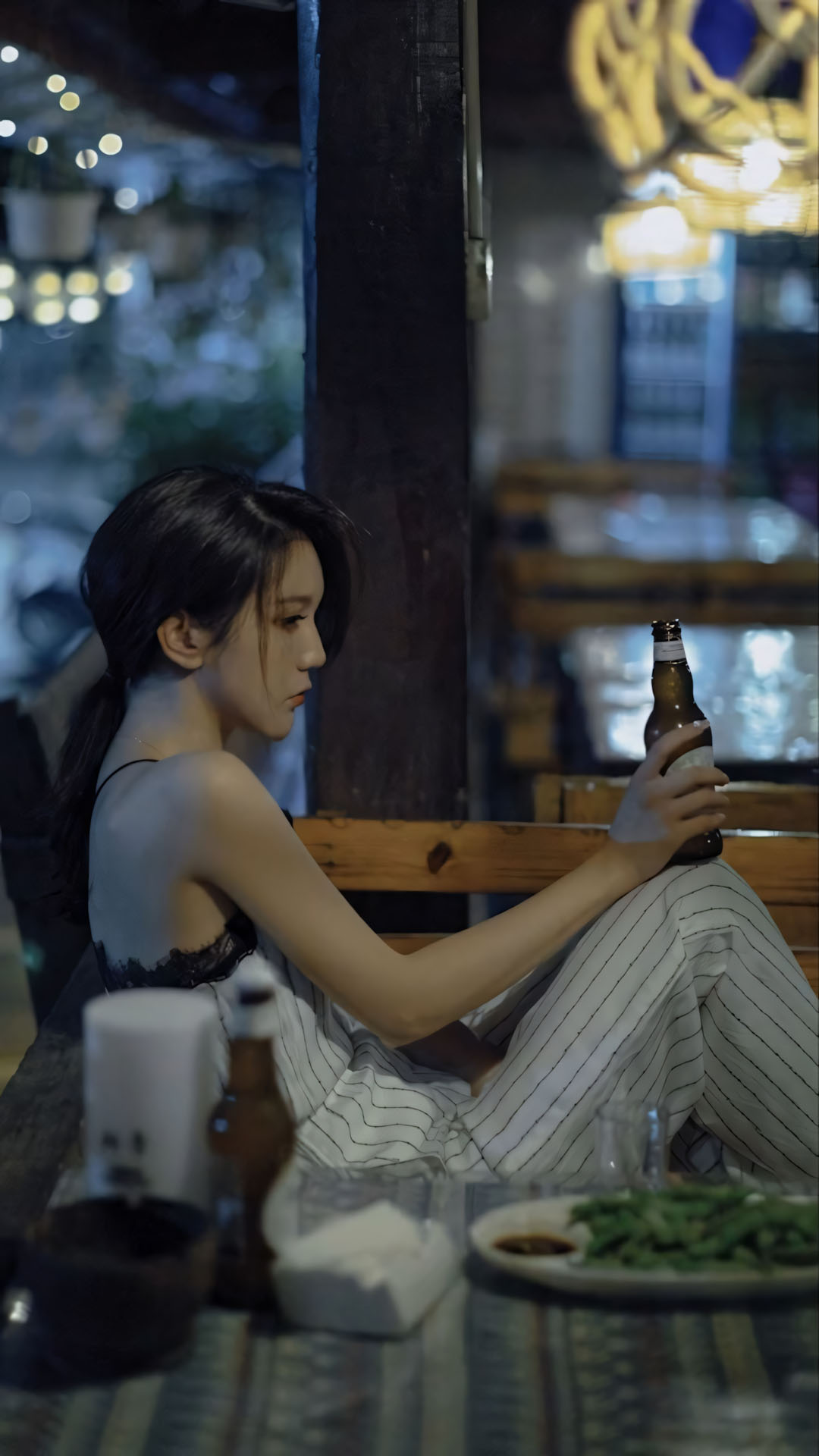 Hinh nen anh con gai buon uong ruou che mat 1920px 1080px full hd 7