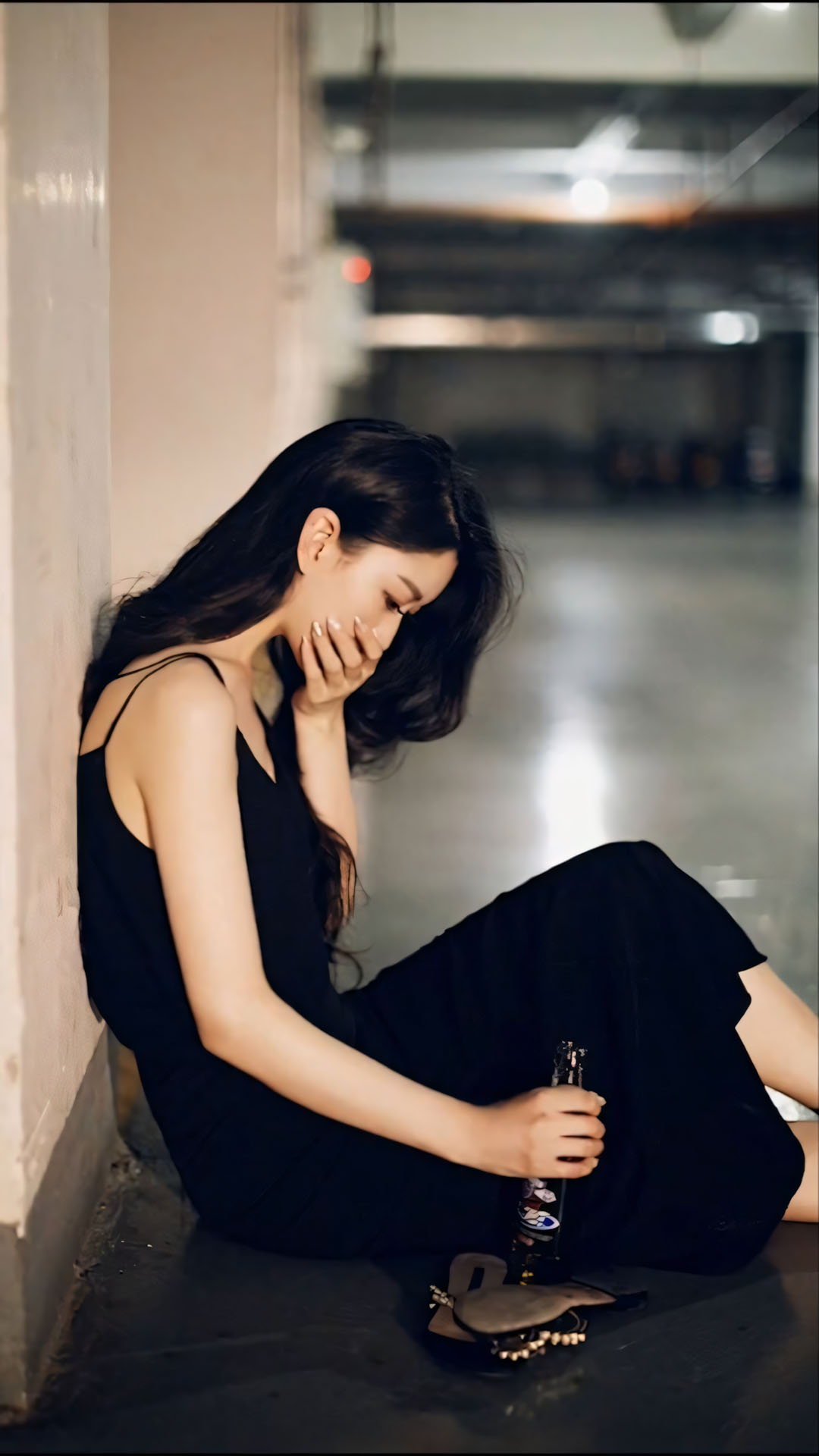 Hinh nen anh con gai buon uong ruou che mat 1920px 1080px full hd 6