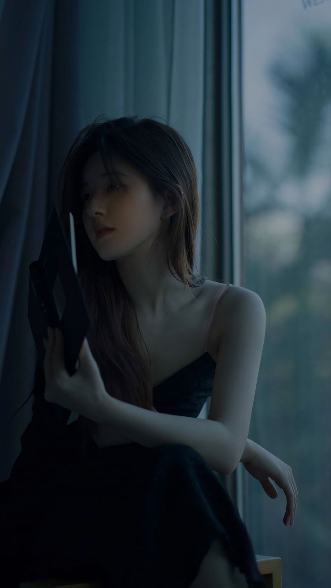 Hinh nen anh con gai buon uong ruou che mat 1920px 1080px full hd 3