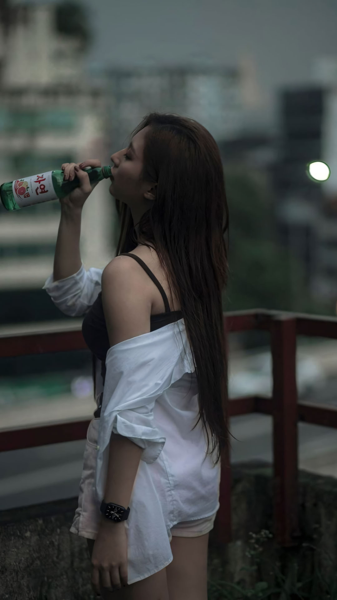 Anh con gai buon uong ruou che mat 1920px 1080px full hd 17