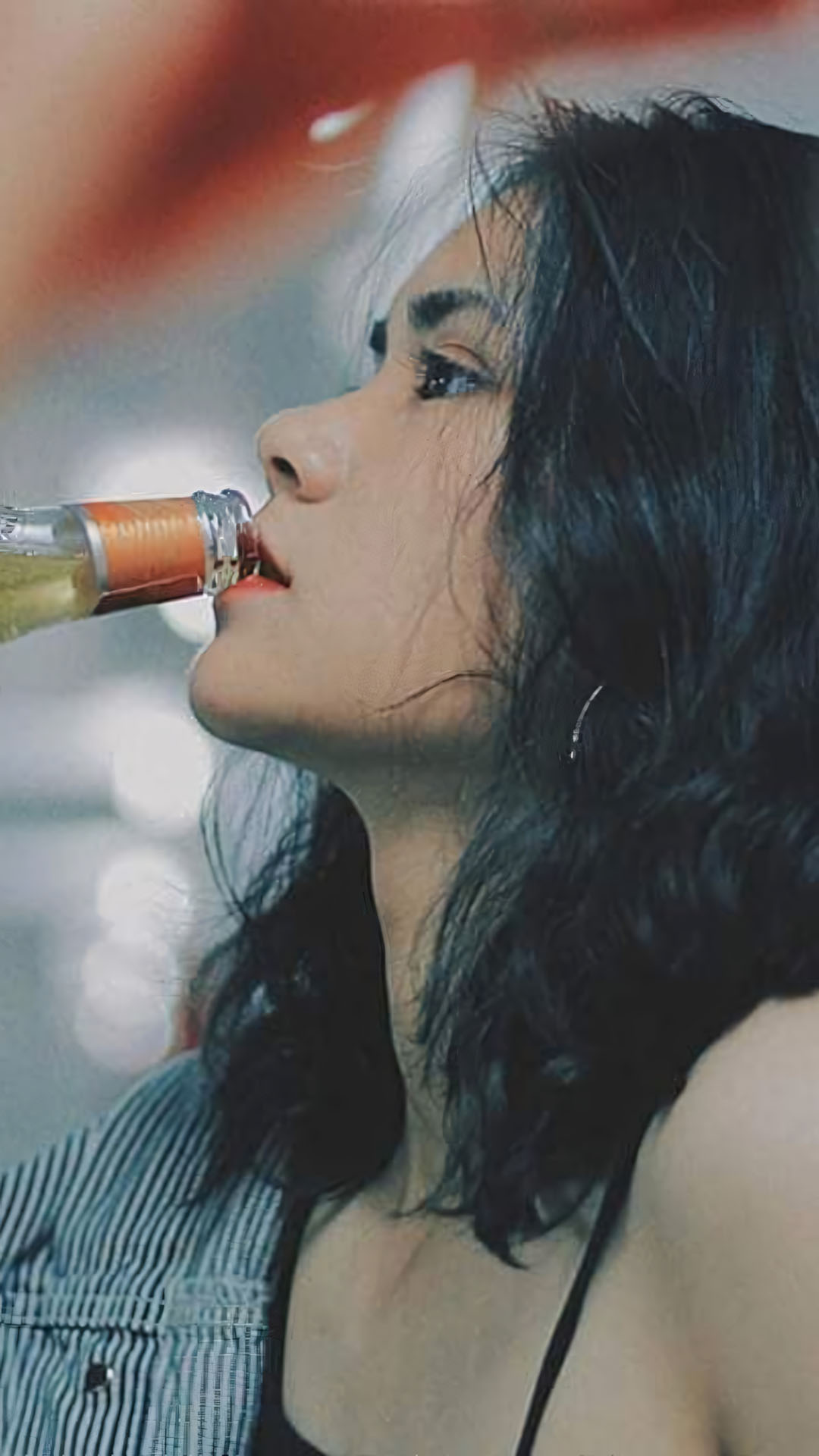 Hinh anh con gai buon uong bia 1920px 1080px full hd 4