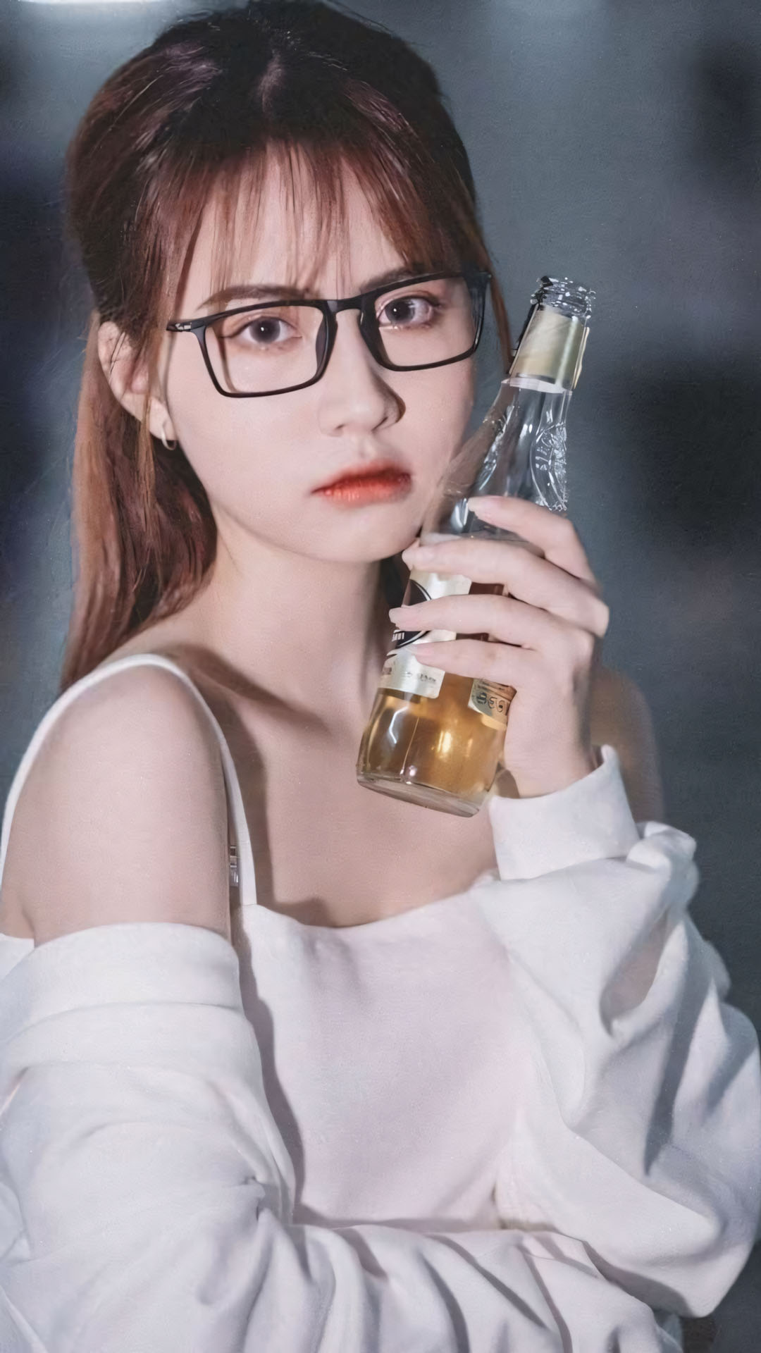 Hinh anh con gai buon uong bia 1920px 1080px full hd 6