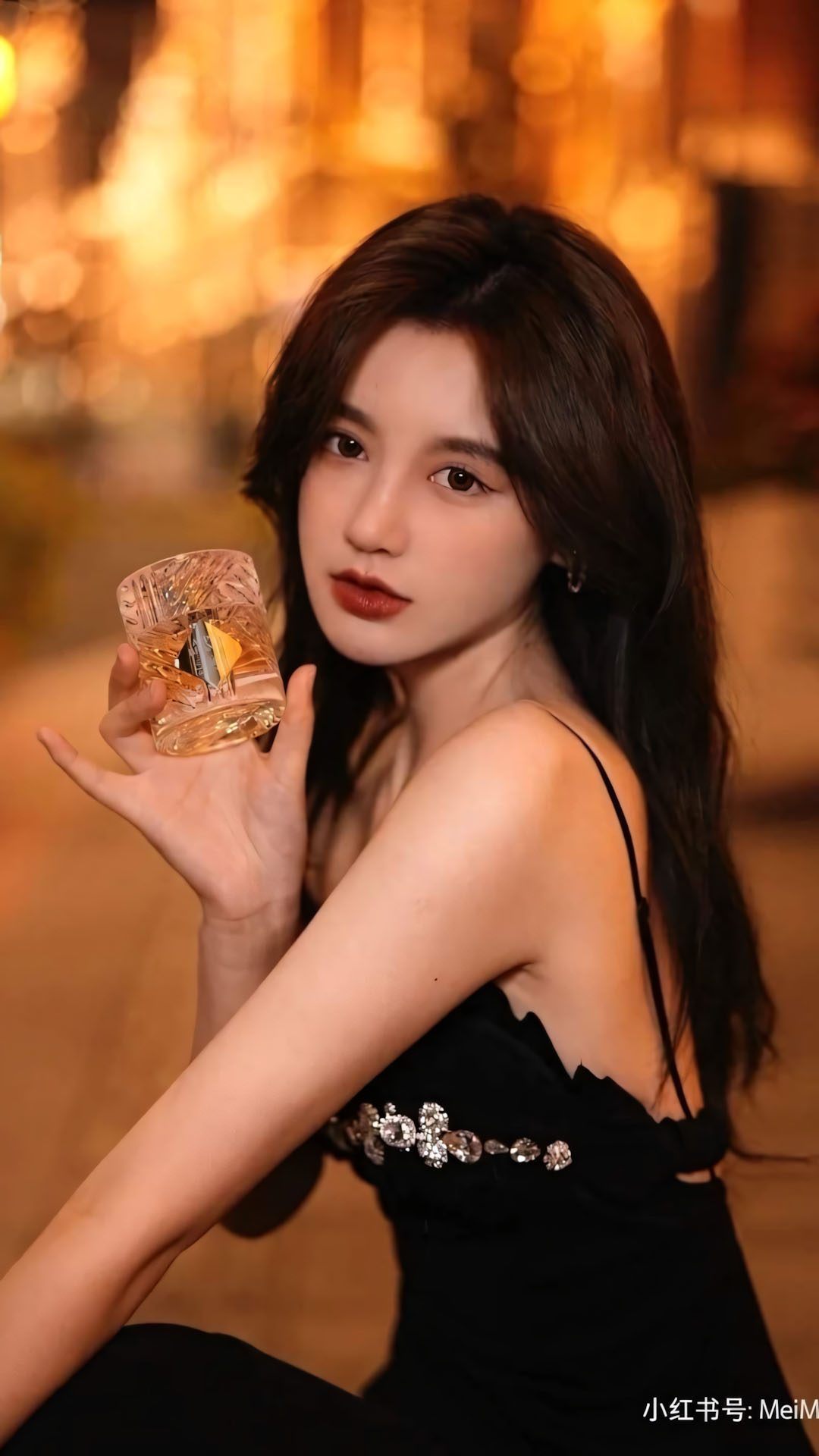 Hinh anh con gai buon uong bia 1920px 1080px full hd 8