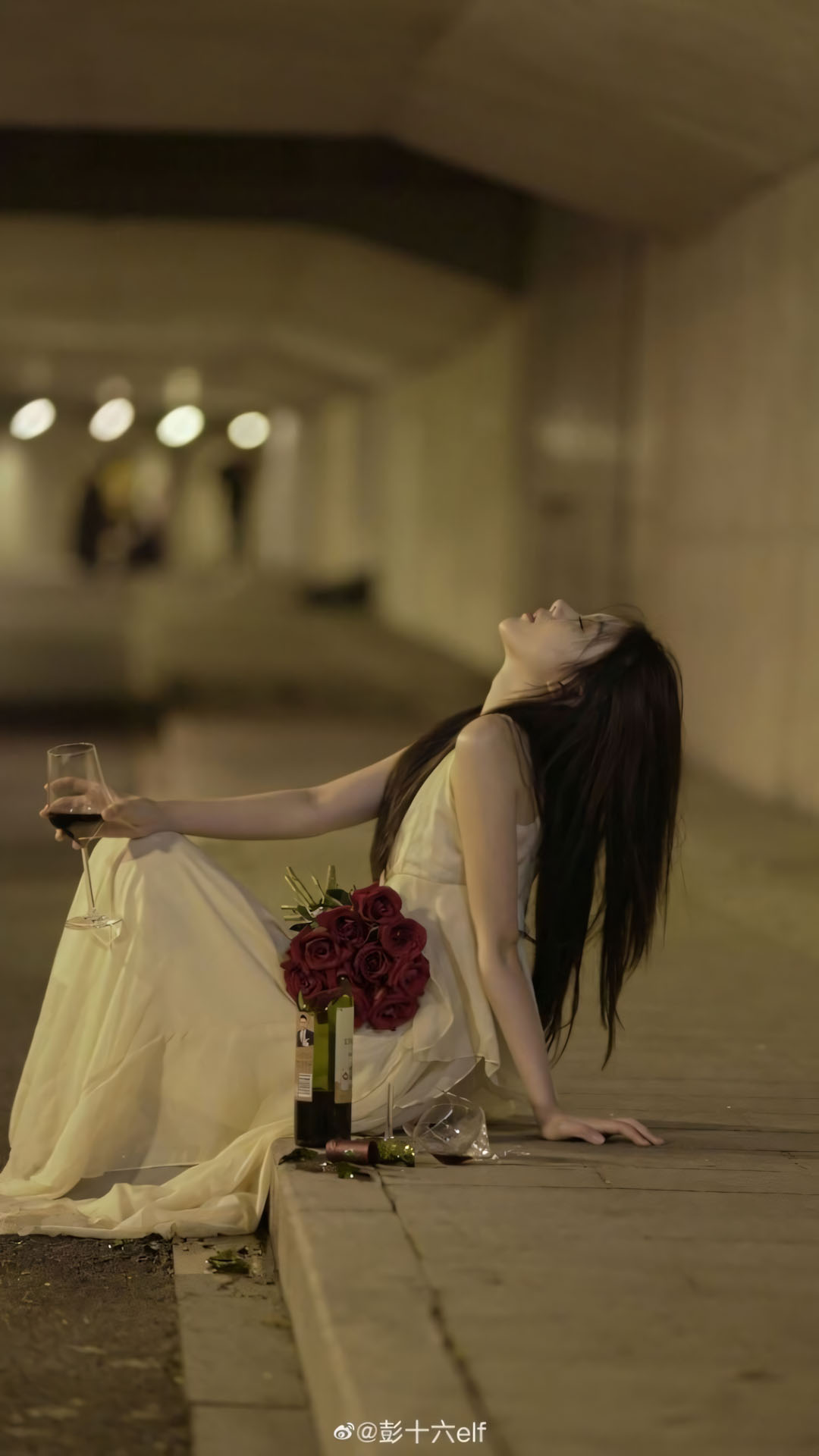 Anh con gai buon uong ruou che mat 1920px 1080px full hd 16