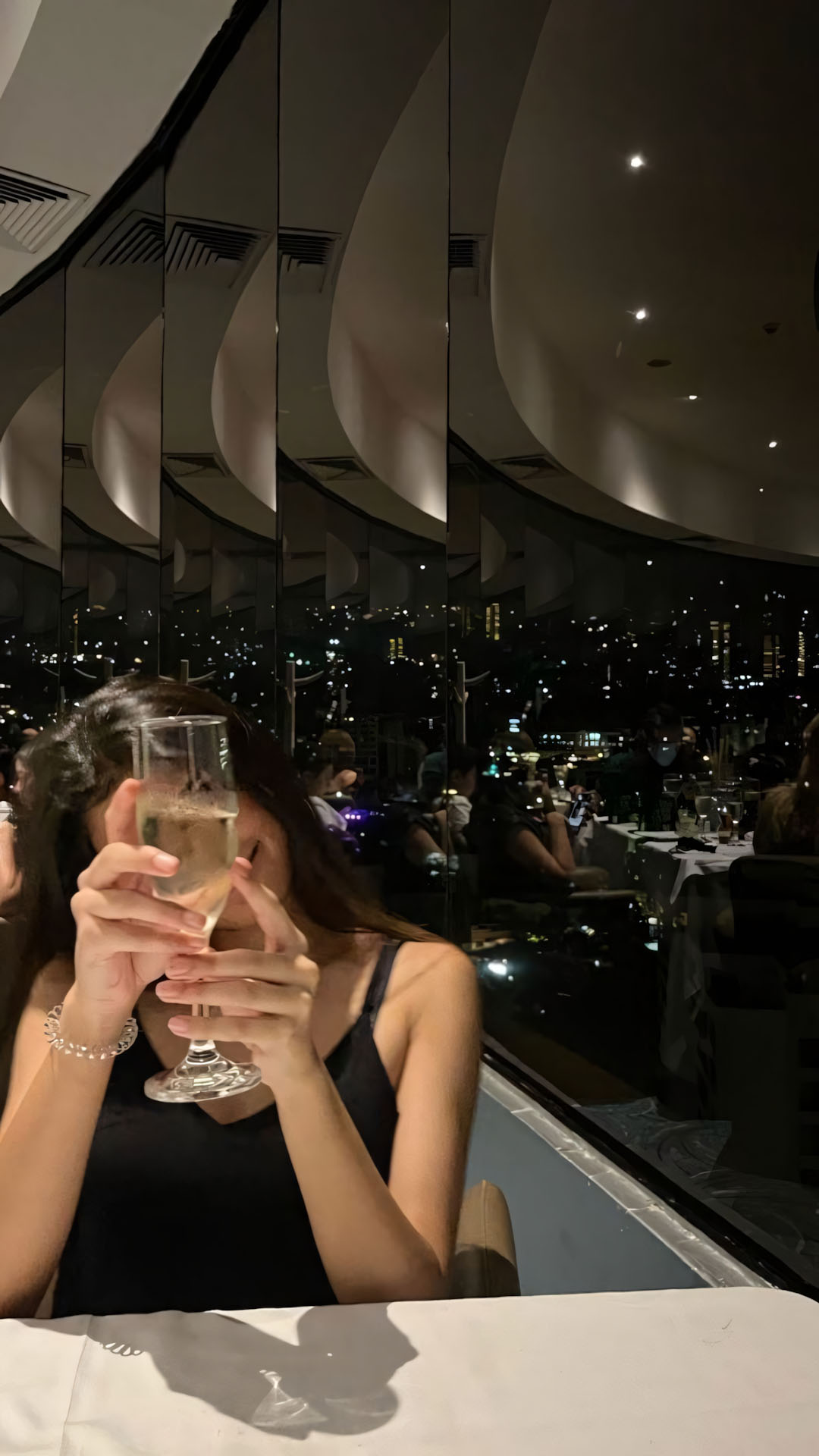 Anh con gai buon uong ruou che mat 1920px 1080px full hd 14