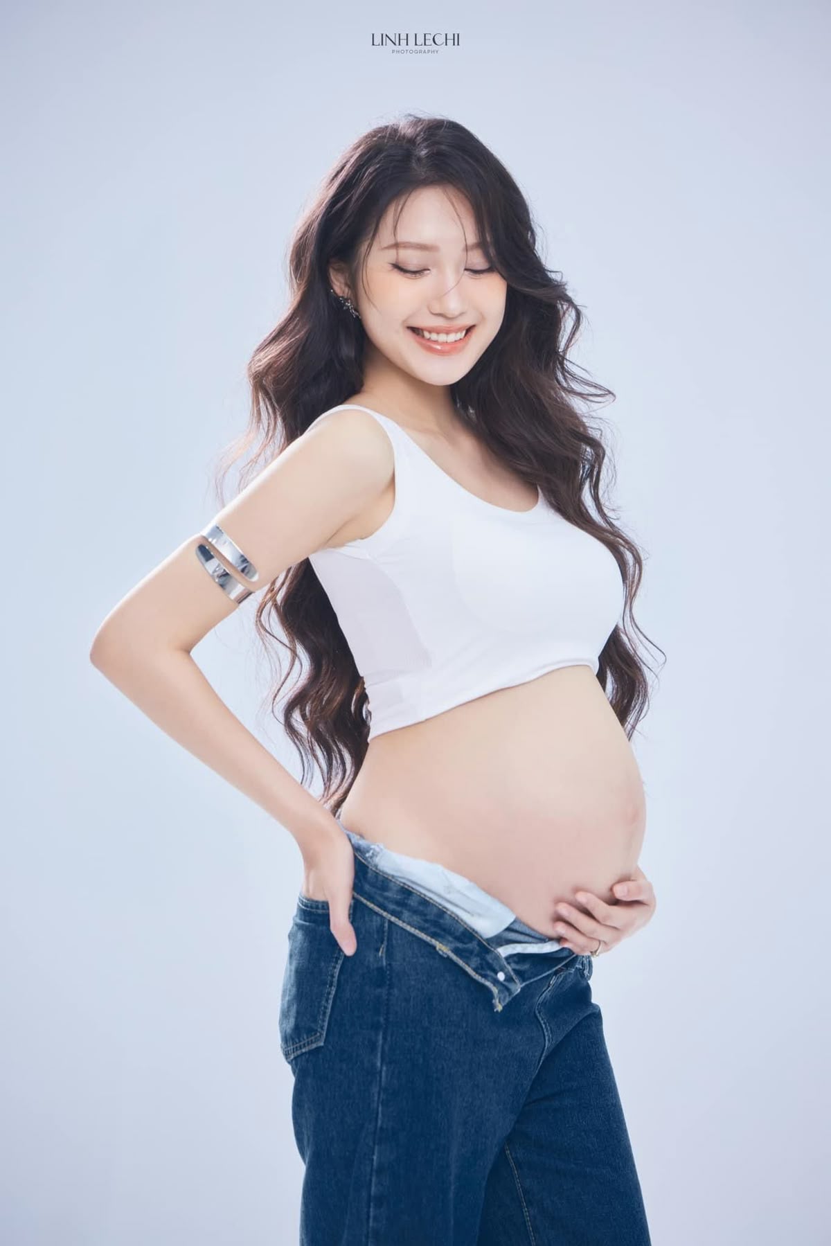 Bộ ảnh bầu gia đình gắn kết tình yêu thương ngọt ngào