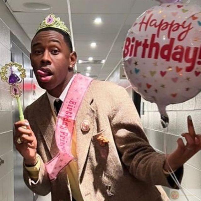 Sinh nhật ư? Bắt đầu lo né mấy trò khịa