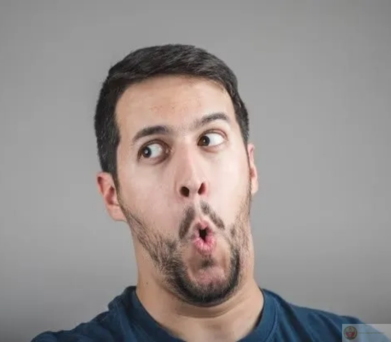 Meme hài hước với biểu cảm ngạc nhiên gây sốt