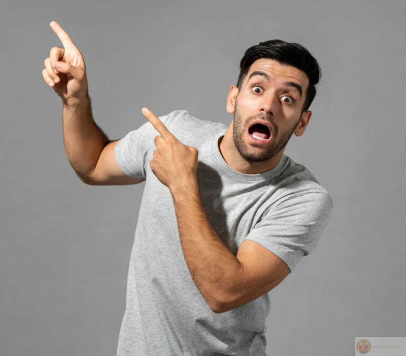 Meme ngạc nhiên chỉ tay cực kỳ ấn tượng