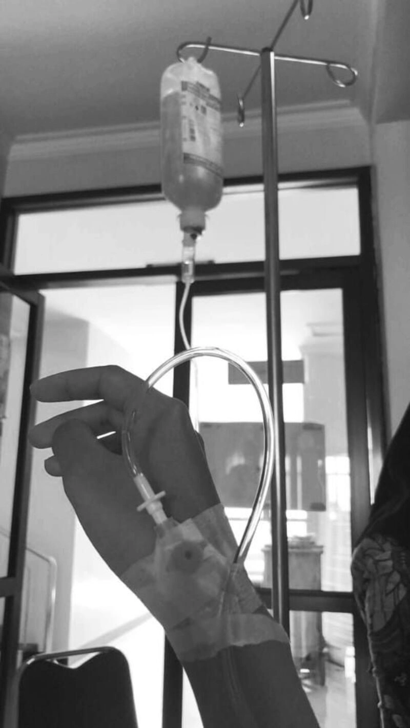 ảnh nằm bệnh viện chụp tay