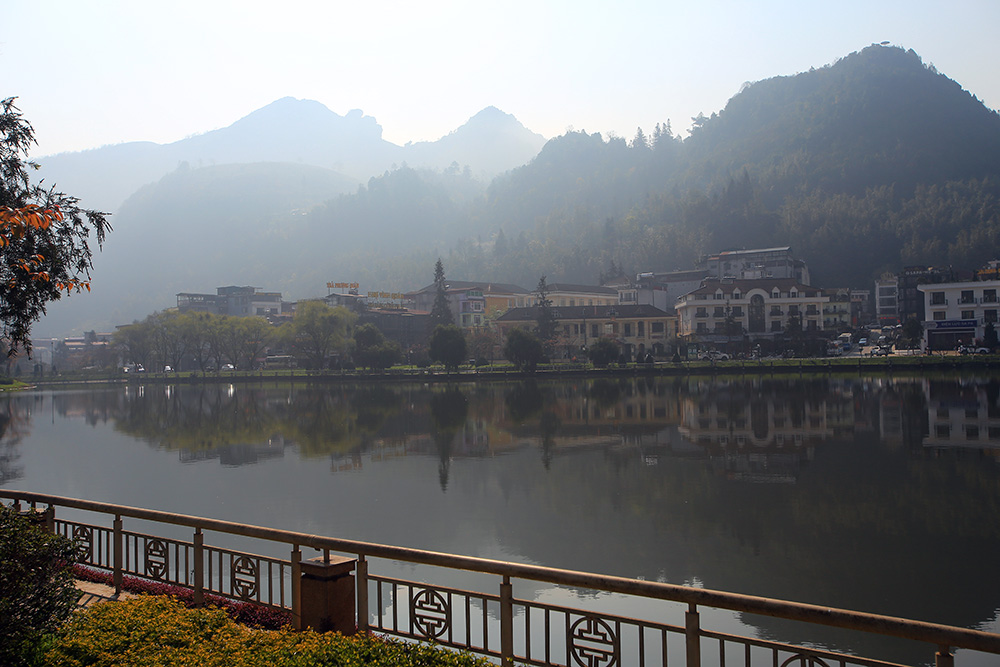 Sapa thị trấn sương mù trong ngày nắng đẹp