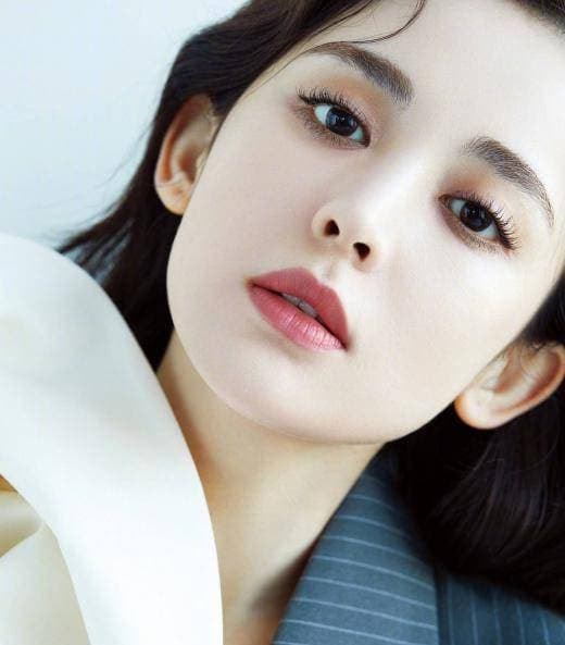 Khuôn Mặt Đẹp Gái