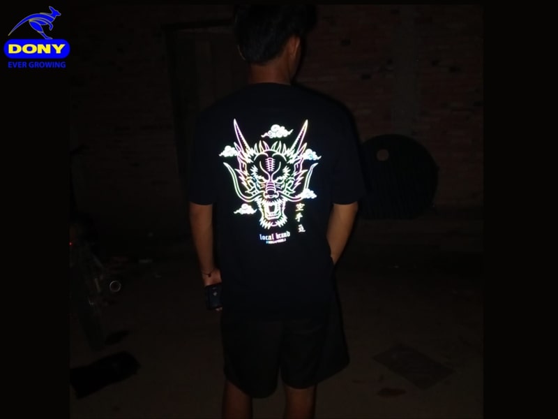 Mau ao phan quang phu hop cho cac su kien tap the vao buoi toi