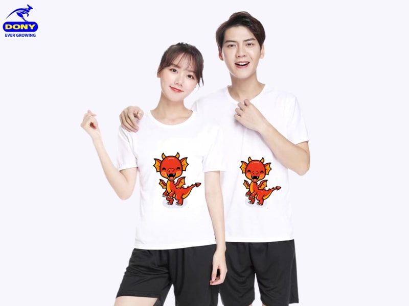 Ao lop chibi voi hoa tiet rong ngo nghinh tao diem nhan noi bat