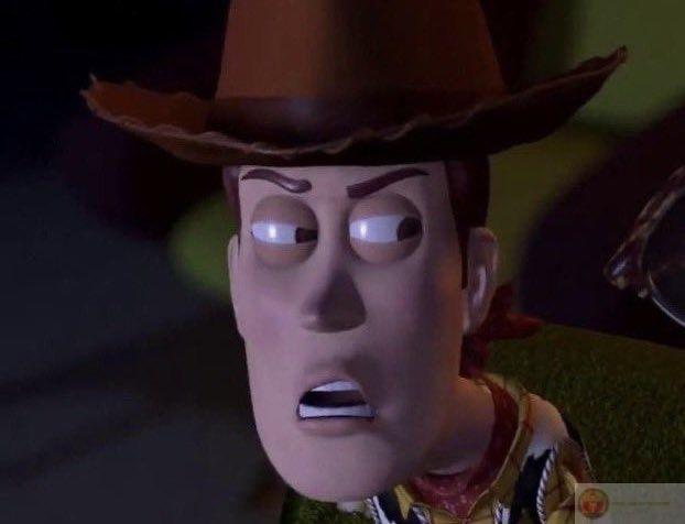 Meme mặt khinh bỉ thường gắn liền với sự châm chọc nhẹ nhàng nhưng dí dỏm