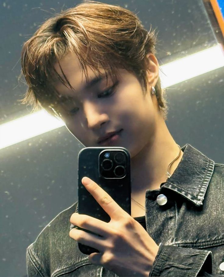 Đứng yên mà gương vẫn thấy thần thái di chuyển