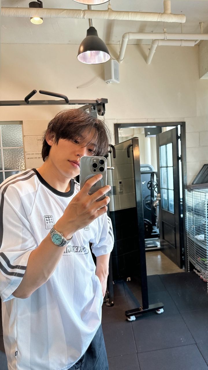 Đôi mắt trong gương, nhìn mình khác